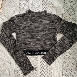 LONG SLEEVE CROP